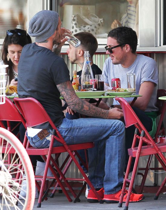 David Beckham ma czas na wypady z kumplem (FOTO) David Beckham ma czas na wypady z kumplem (FOTO)