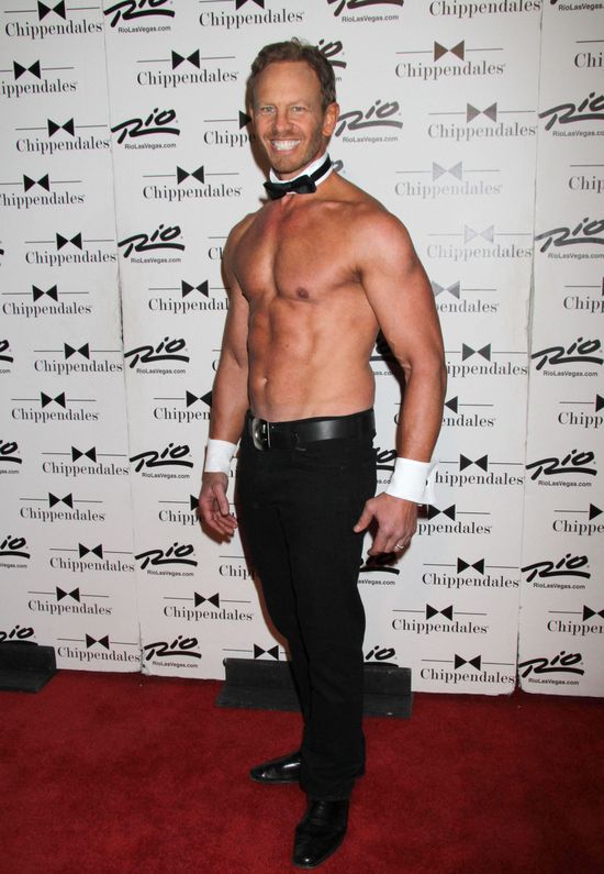 Gwiazda Beverly Hills 90210 debiutuje jako Chippendales