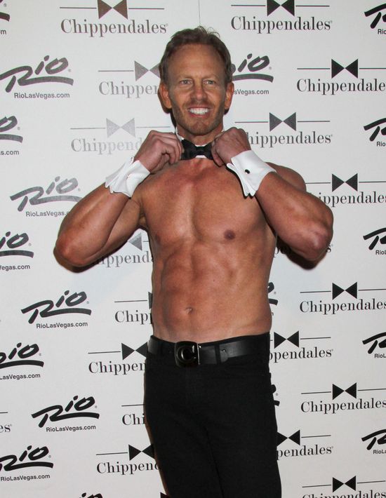 Gwiazda Beverly Hills 90210 debiutuje jako Chippendales