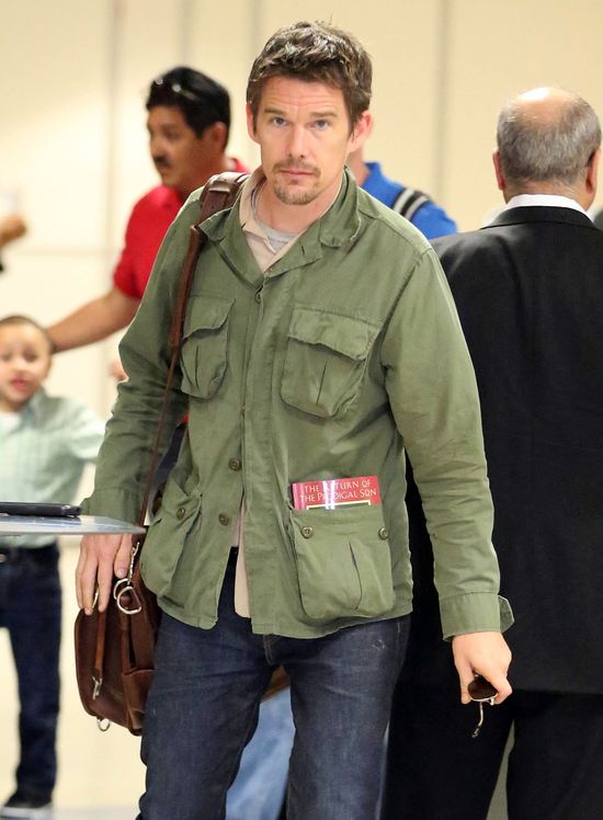 Który aktor w podróży czyta Powrót syna marnotrawnego? (FOTO