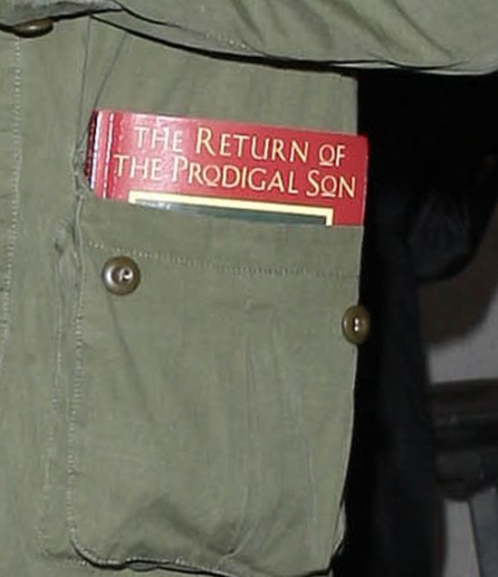 Który aktor w podróży czyta Powrót syna marnotrawnego? (FOTO