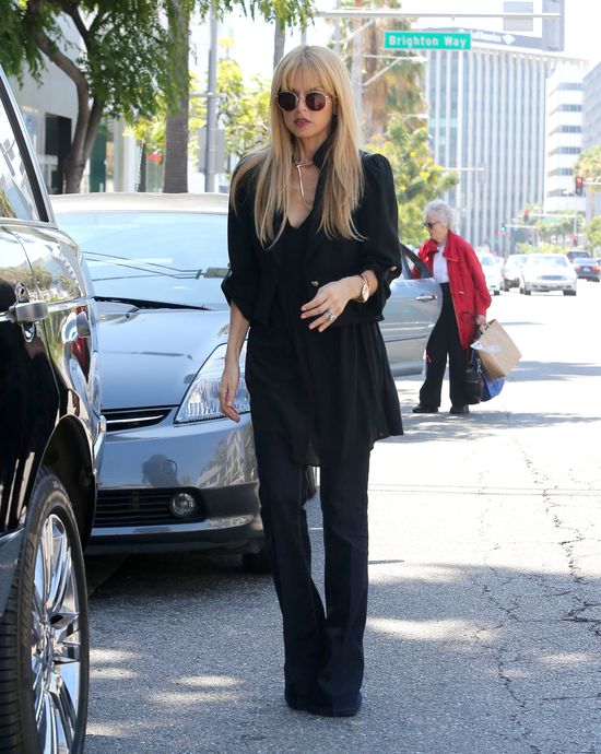 Ciężarna Rachel Zoe z synkiem na spacerze (FOTO)