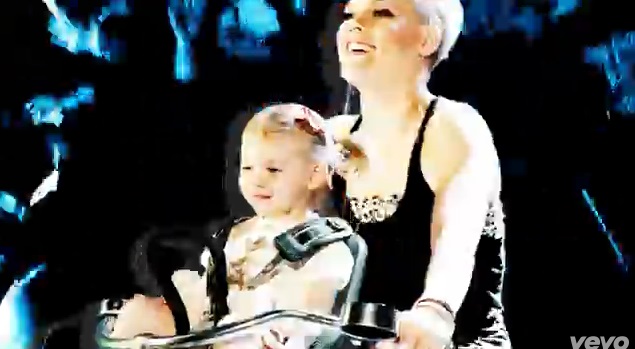 Pink w teledysku z córką i mężem - True Love (VIDEO)