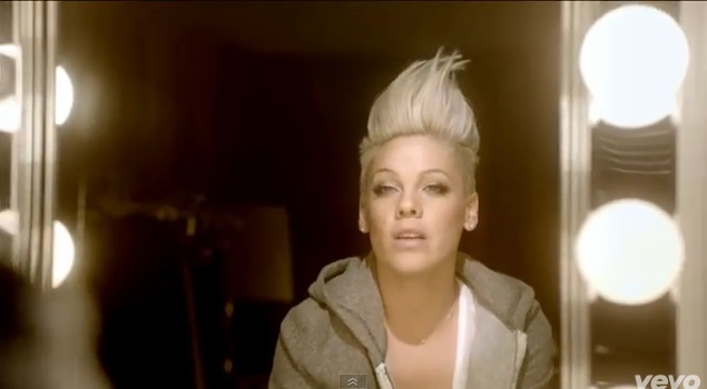 Pink w teledysku z córką i mężem - True Love (VIDEO)