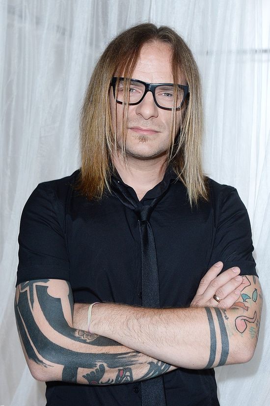 Który polski muzyk ma takie tatuaże na rękach? (FOTO) Który polski muzyk ma takie tatuaże na rękach? (FOTO)