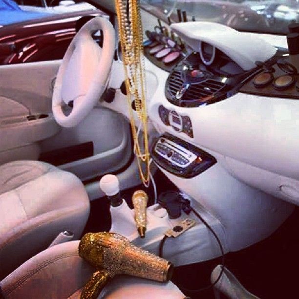 Tak wygląda wnętrze samochodu polskiej gwiazdy (FOTO)