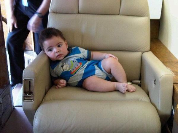 Mały Milan to jednak cała mamusia (FOTO) Mały Milan to jednak cała mamusia (FOTO)