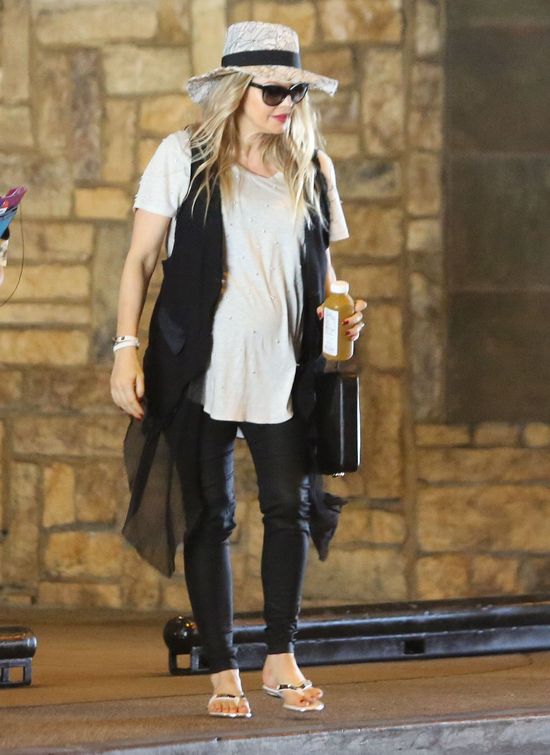 Fargie lada dzień zostanie mamą (FOTO) Fargie lada dzień zostanie mamą (FOTO)