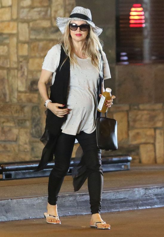 Fargie lada dzień zostanie mamą (FOTO) Fargie lada dzień zostanie mamą (FOTO)