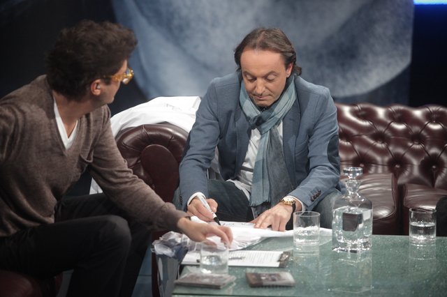 Wodzianka zdjęła fartucha i pokazała biust (FOTO)