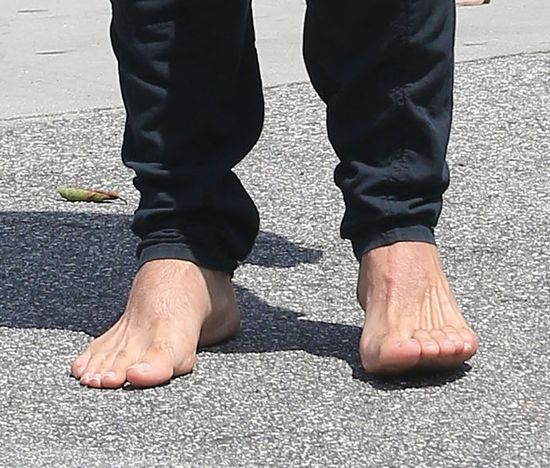 Dla niego buty mogłyby nie istnieć (FOTO)