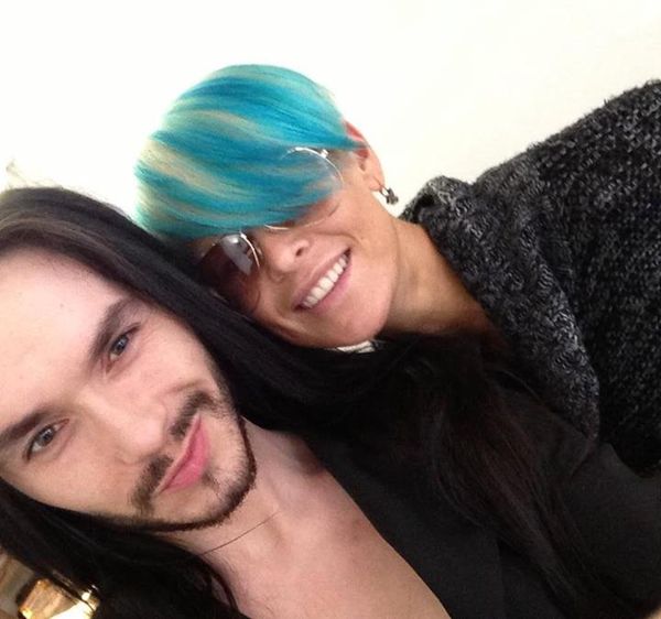 Mandaryna zrobiła sobie niebieskie pasemka (FOTO) Mandaryna zrobiła sobie niebieskie pasemka (FOTO)