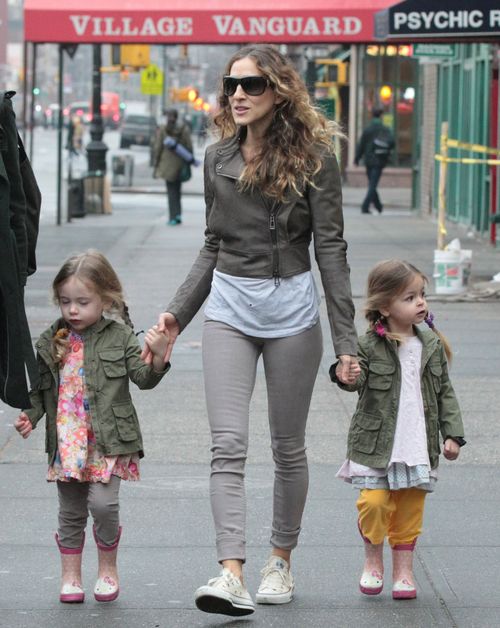 Mała Tabitha i Marion idą grzecznie ze sławną mamą (FOTO)