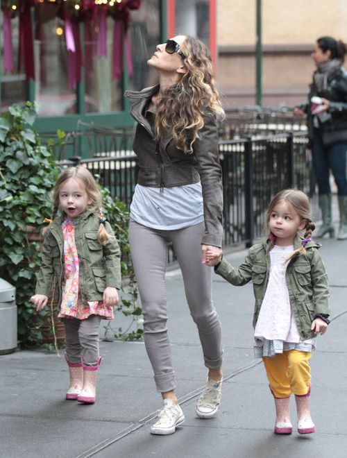 Mała Tabitha i Marion idą grzecznie ze sławną mamą (FOTO)