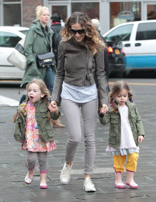 Mała Tabitha i Marion idą grzecznie ze sławną mamą (FOTO)