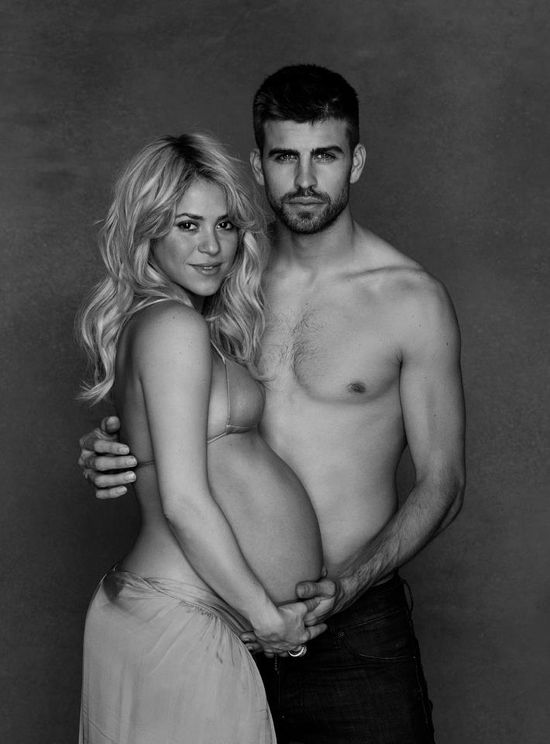Shakira pokazała nagi ciążowy brzuszek (FOTO) Shakira pokazała nagi ciążowy brzuszek (FOTO)