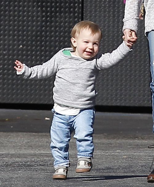 Czyj to słodki bąbel tak dzielnie maszeruje? (FOTO)