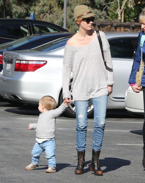 Czyj to słodki bąbel tak dzielnie maszeruje? (FOTO)