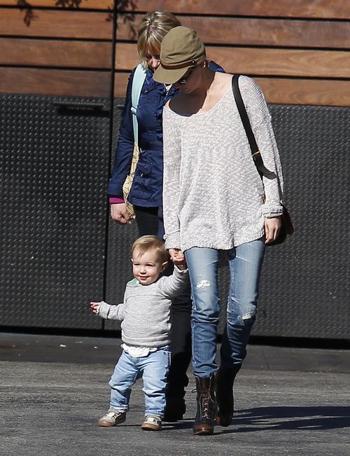 Czyj to słodki bąbel tak dzielnie maszeruje? (FOTO)