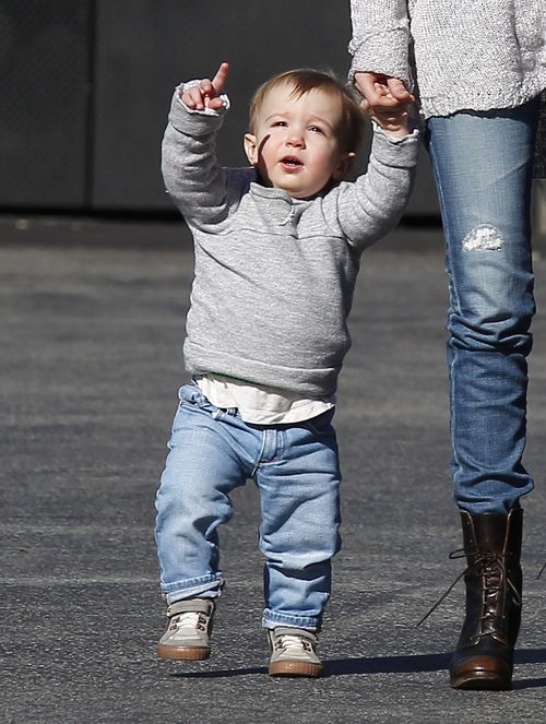 Czyj to słodki bąbel tak dzielnie maszeruje? (FOTO)