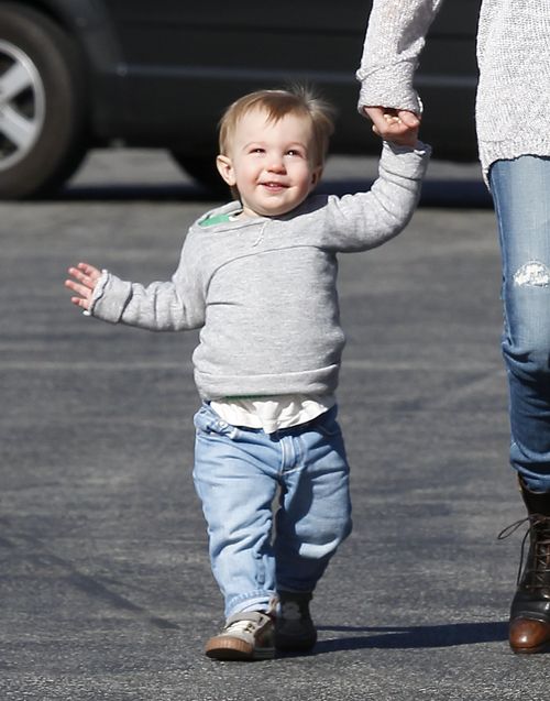 Czyj to słodki bąbel tak dzielnie maszeruje? (FOTO)