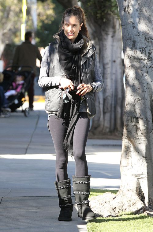 Córka sławnej modelki chyba nie lubi paparazzi (FOTO)