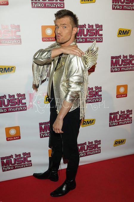 Kora ubrała mini,  Sztabie urosły skrzydła (FOTO)