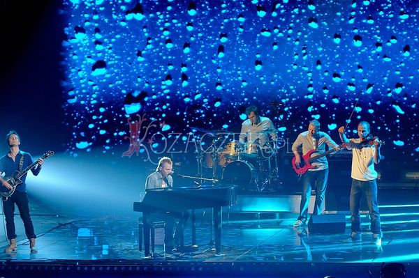 Kora ubrała mini,  Sztabie urosły skrzydła (FOTO)