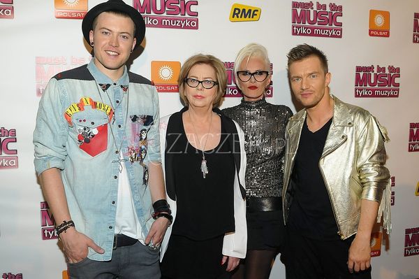 Kora ubrała mini,  Sztabie urosły skrzydła (FOTO)