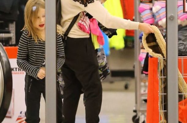 Tori Spelling szaleje na wyprzedażach, grudzień 2014
