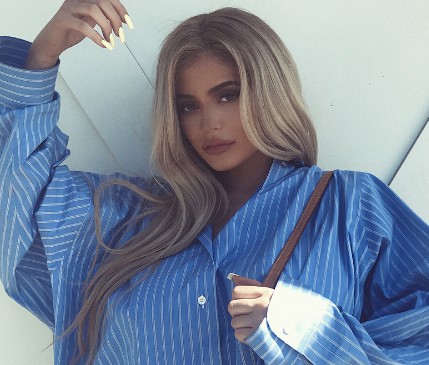 Jest pierwsze zdjęcie ciężarnej Kylie Jenner! Jak maskuje brzuszek? Jest pierwsze zdjęcie ciężarnej Kylie Jenner! Jak maskuje brzuszek?
