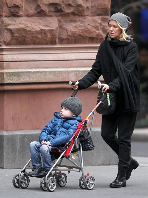 Gdzie Naomi Watts zabrała swojego synka? (FOTO)