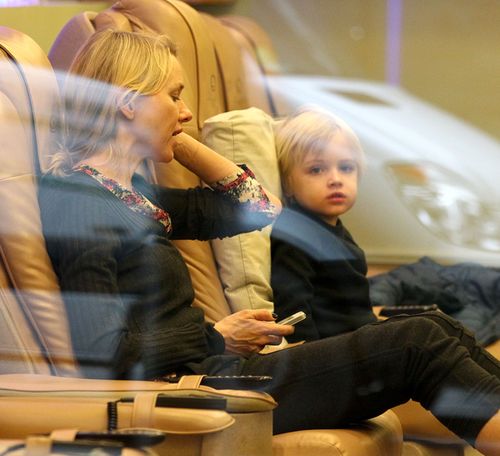 Gdzie Naomi Watts zabrała swojego synka? (FOTO)