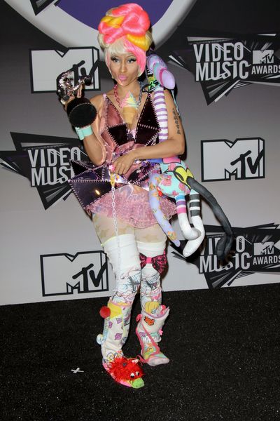 Nicki Minaj ma bzika na punkcie peruk