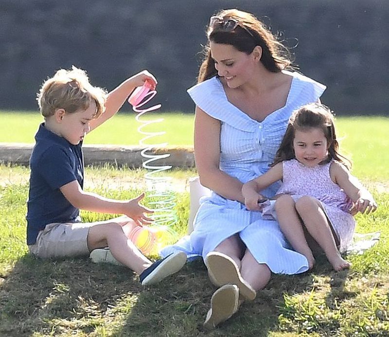 Dlaczego nie zobaczymy żadnych zdjęć z wakacji Kate i księcia Williama?