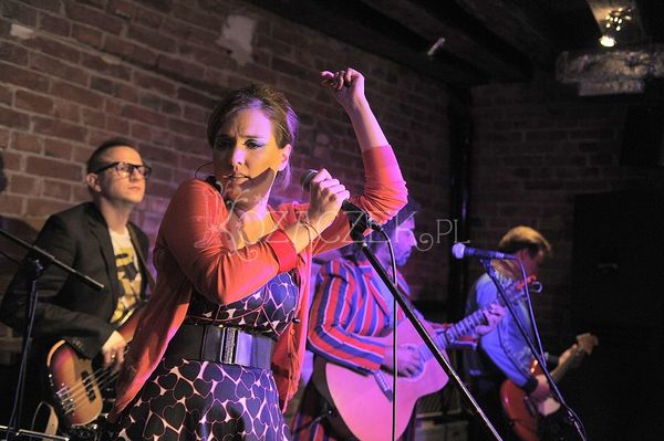 Mika Urbaniak (córka Urszuli Dudziak) w warszawskim klubie