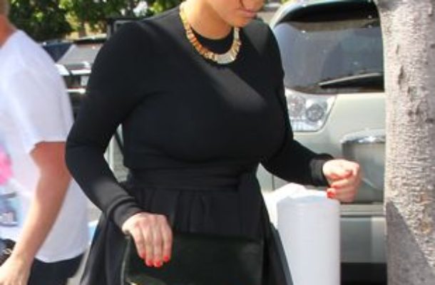 Kim Kardashian bez stanika? (FOTO)