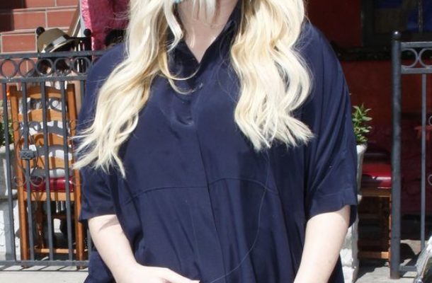 Jessica i Ashlee Simpson na zakupach z dziećmi