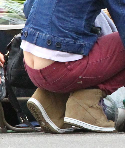 Pokazała paparazzi język i tyłek (FOTO)