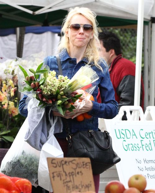 Pokazała paparazzi język i tyłek (FOTO)