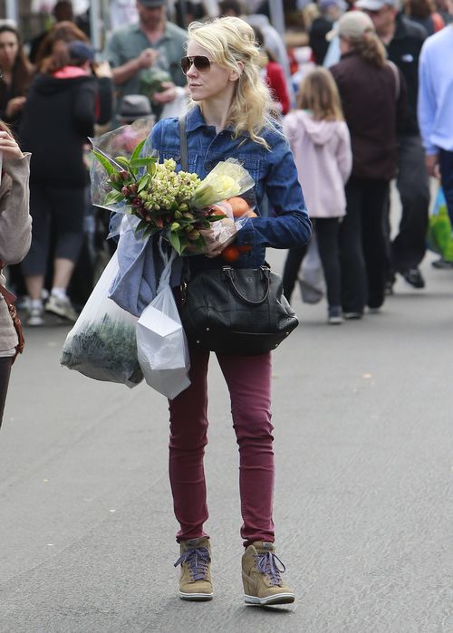 Pokazała paparazzi język i tyłek (FOTO)