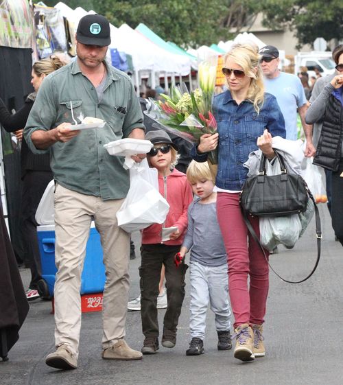 Pokazała paparazzi język i tyłek (FOTO)