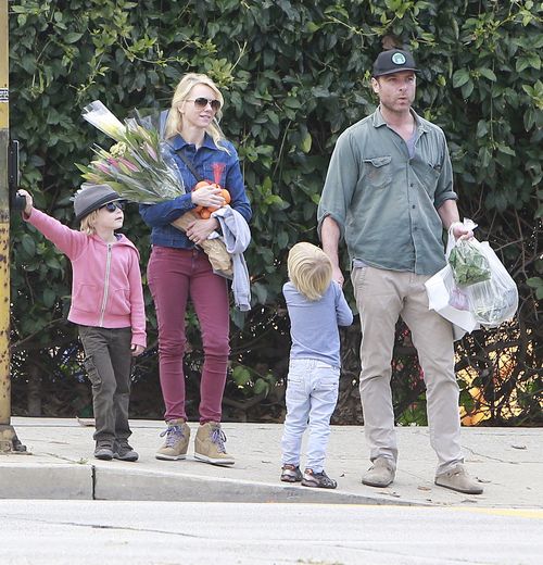 Pokazała paparazzi język i tyłek (FOTO)