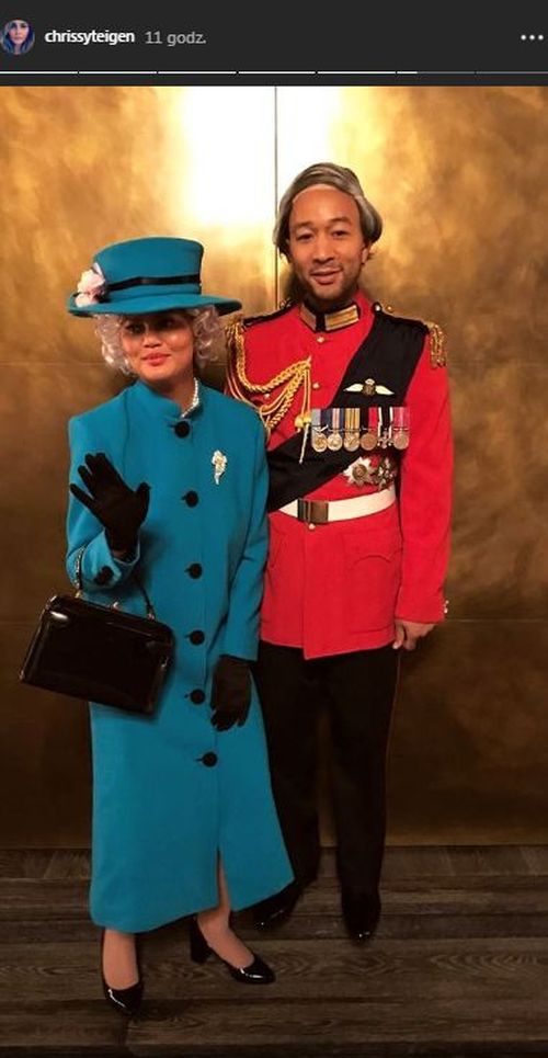 Chrissy Teigen na Halloween przebrała się za królową Elżbietę