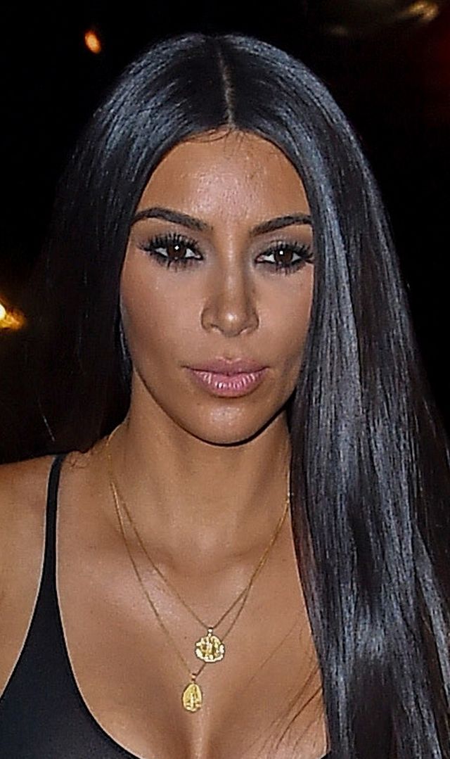 Kim Kardashian zaczyna wyglądać jak FACET? (ZDJĘCIA)