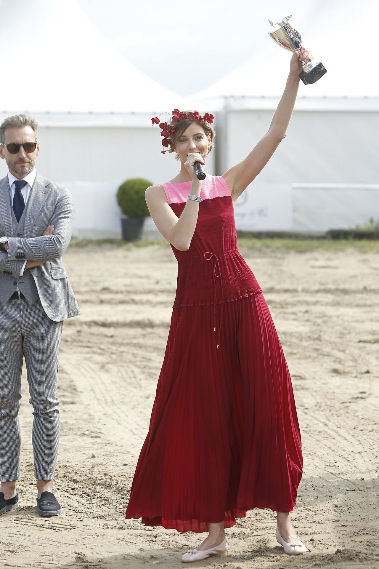 Torebka - hit! Przebiłaby Pani Gigi Hadid! Renata Kaczoruk na Emmy (ZDJĘCIA)