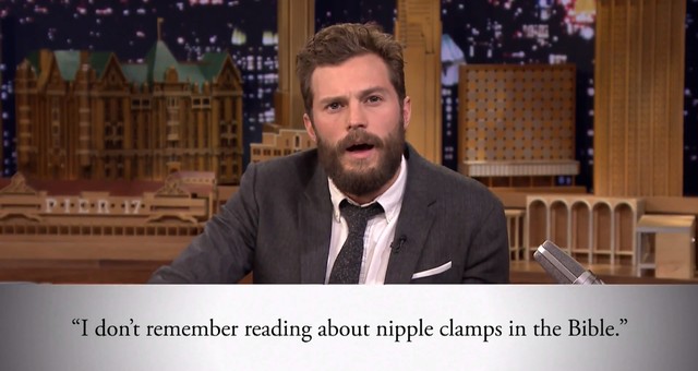 Jamie Dornan wykonuje 50… akcentów Greya (FOTO)