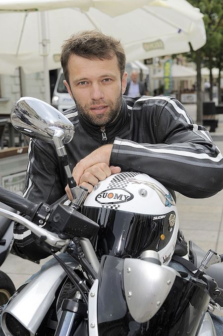 Adam Badziak już bez Szulim na imprezie (FOTO)