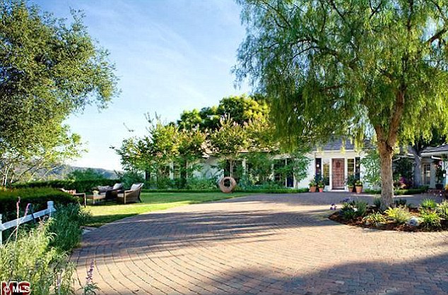 Levine stracił kontakt z rzeczywistością? Agenci nieruchomości nie wierzą