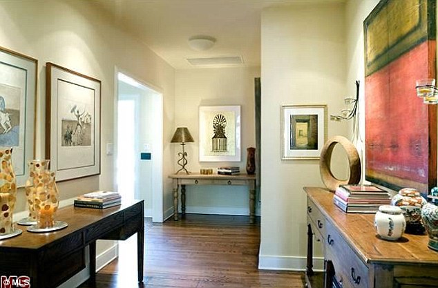 Levine stracił kontakt z rzeczywistością? Agenci nieruchomości nie wierzą